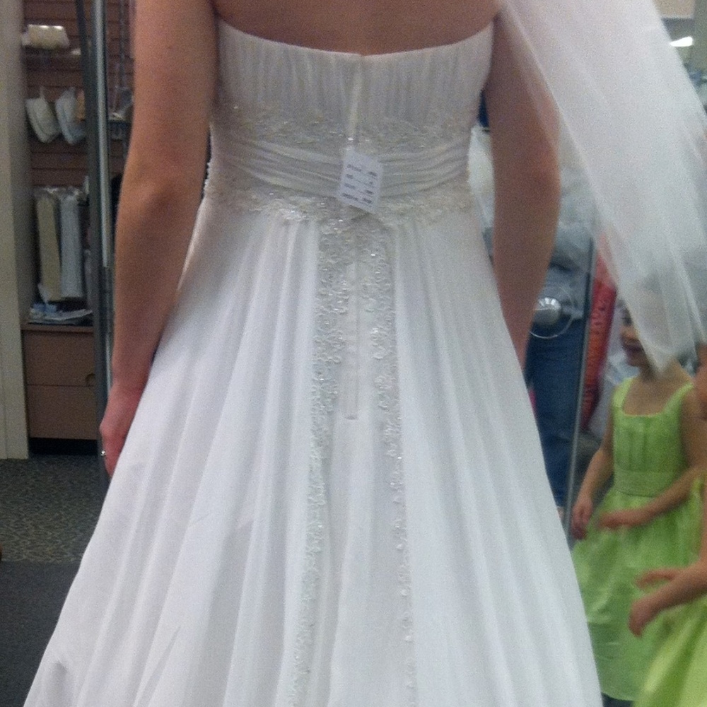 Sz10 Wedding Gown: A-Line, Pockets, Embellishments - Picture 3 of 8